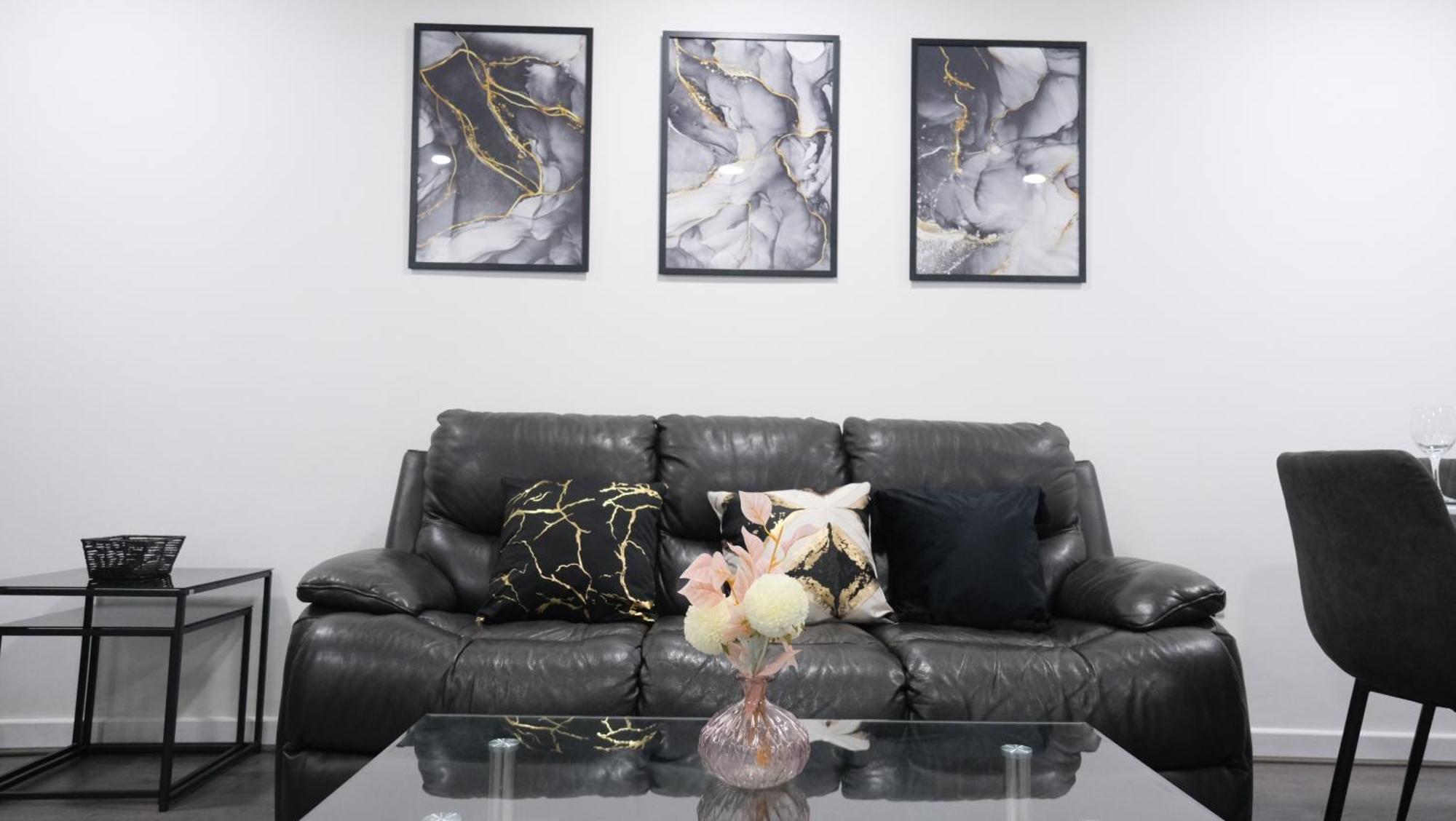 Etihcity - 3 Bedroom Semi - Free Parking Near Etihad Stadium, Tourist Attractions, Manchester City Centre, Transport And Motorway Links Next To Mcdonald'S - Sky N Netflix — Photos 2