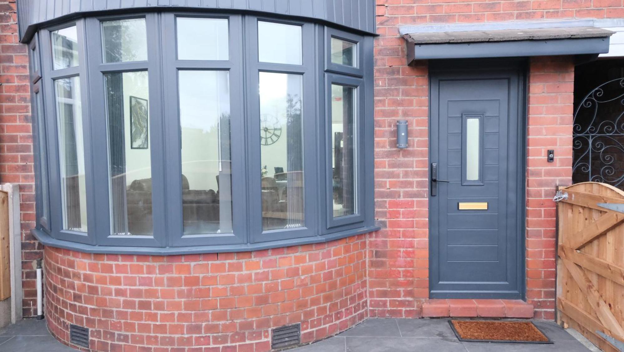 Etihcity - 3 Bedroom Semi - Free Parking Near Etihad Stadium, Tourist Attractions, Manchester City Centre, Transport And Motorway Links Next To Mcdonald'S - Sky N Netflix — Photos 1